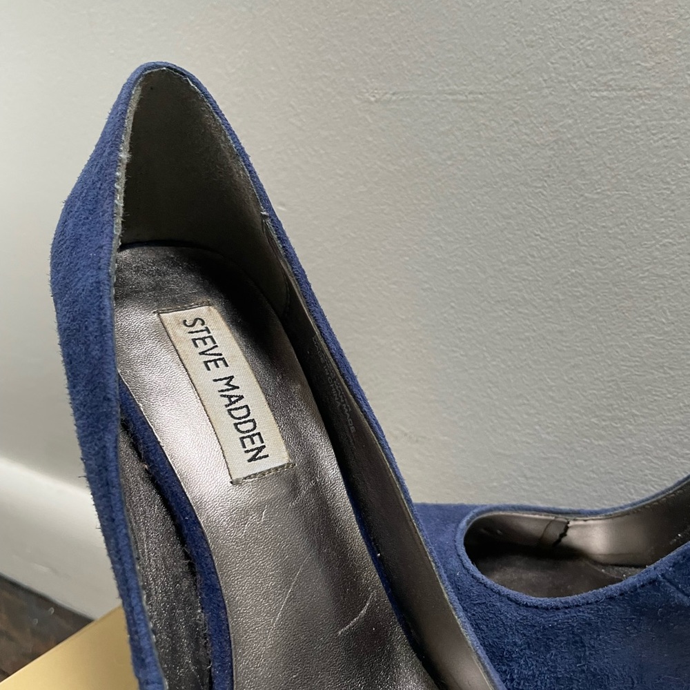 Steve Madden 6.5M suede heels - Picture 3 of 3